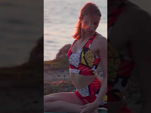 BRITTO® YOGA SHORTS - RED LANDSCAPE - Women